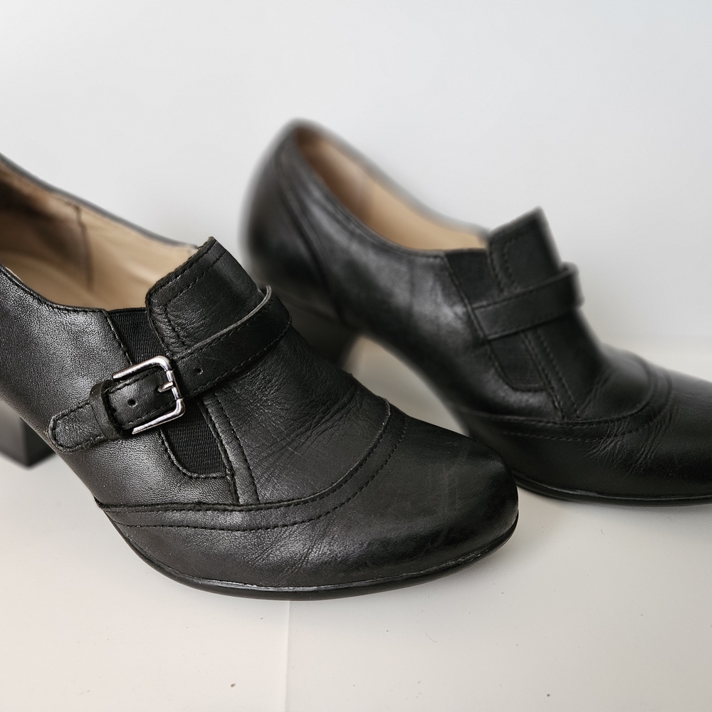 Elegant Black Heels Size 8M